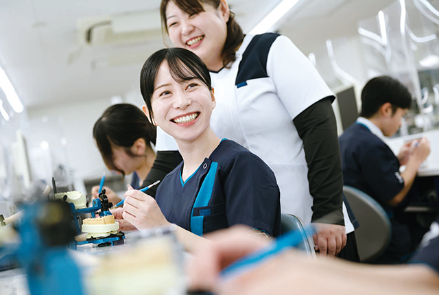 新東京歯科技工士学校